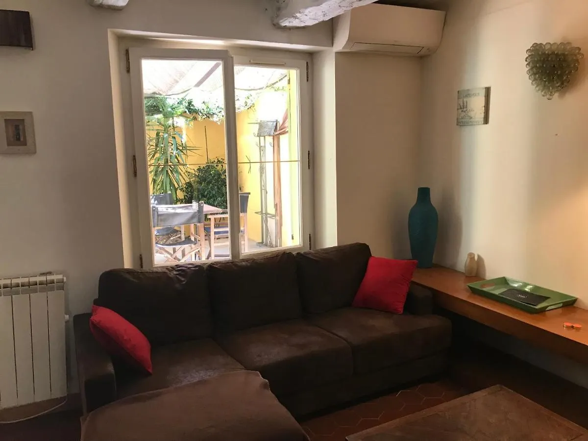 Appartement Place des lices Saint Tropez France